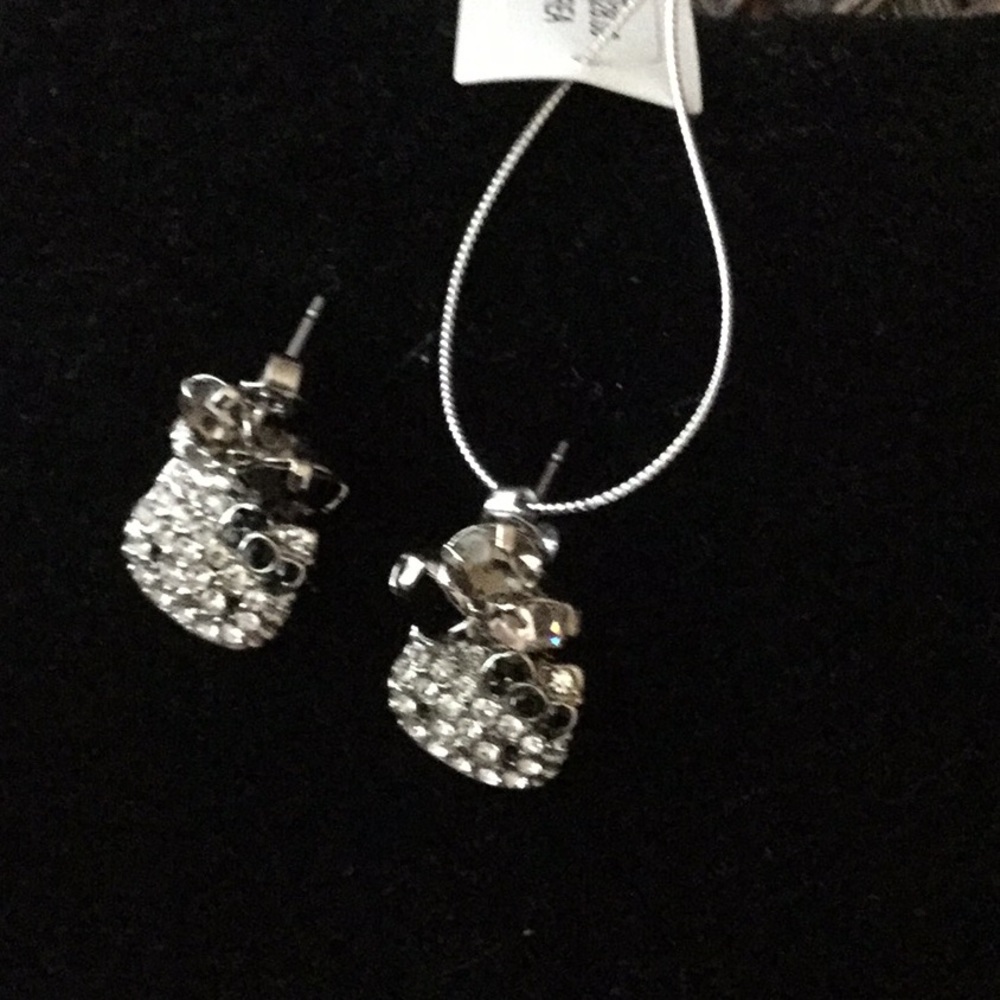 Hello Kitty earrings - Picture 2 of 3